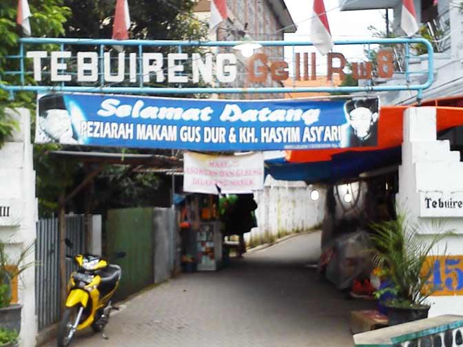 Jalan masuk ke makam Gus Dur di Jombang (Foto: Quinawaty Pasaribu, KBR68H)