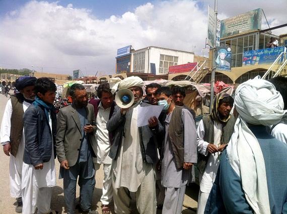 Juma Khan reading announcement in Market in Bamyan city. (Photo: Ghayor Waziri)