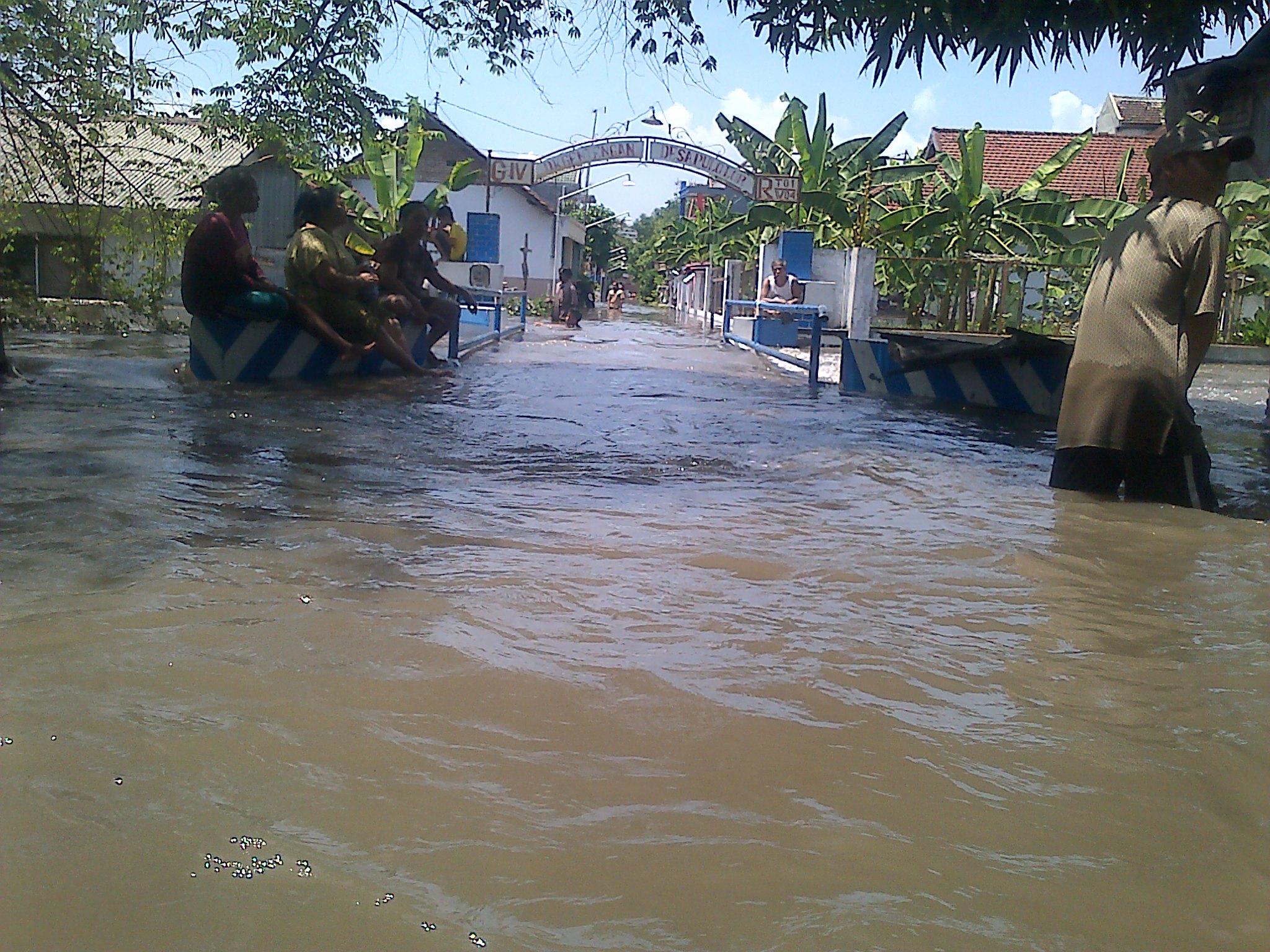Hujan Deras Sebabkan Banjir dan Longsor di Cilacap