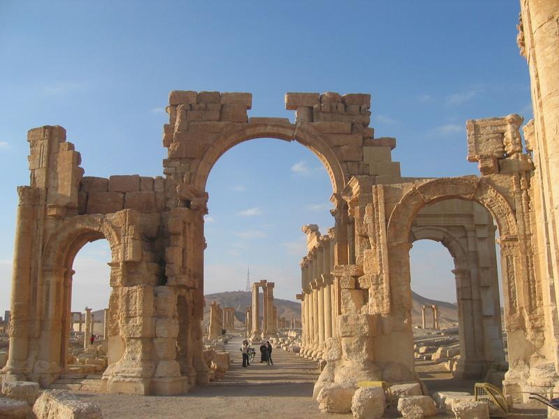 ISIS Ledakkan Arch of Triumph, Monumen Berusia 2000 Tahun di Suriah