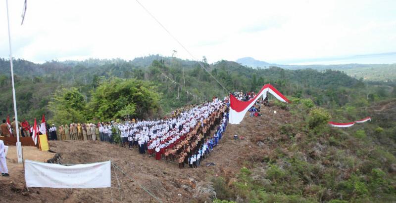 Ribuan Orang Peringati Hardiknas di Tapal Batas RI-Malaysia