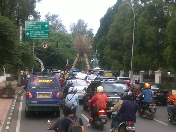 Liburan Panjang Hari Kedua, Arus Lalin di Bandung Makin Padat